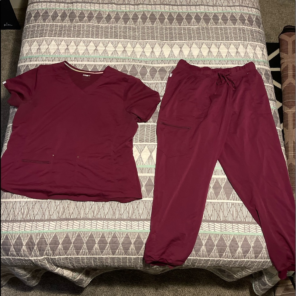 Maroon scrubstar scrubs set. Size 2X, comes with pants and shirt. Very stretchy
